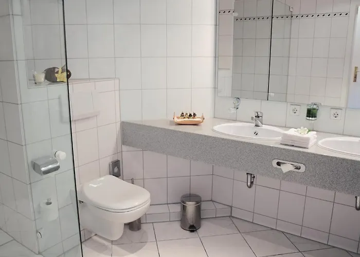 Krone Ueberlingen Am Ried 3*