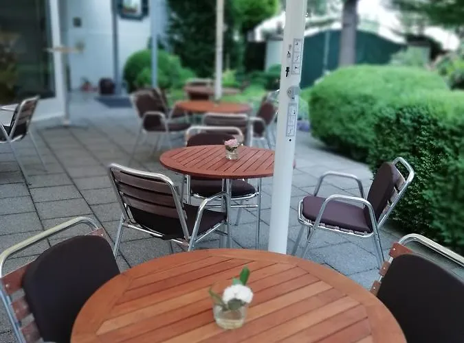 Krone Ueberlingen Am Ried 3* سينغن